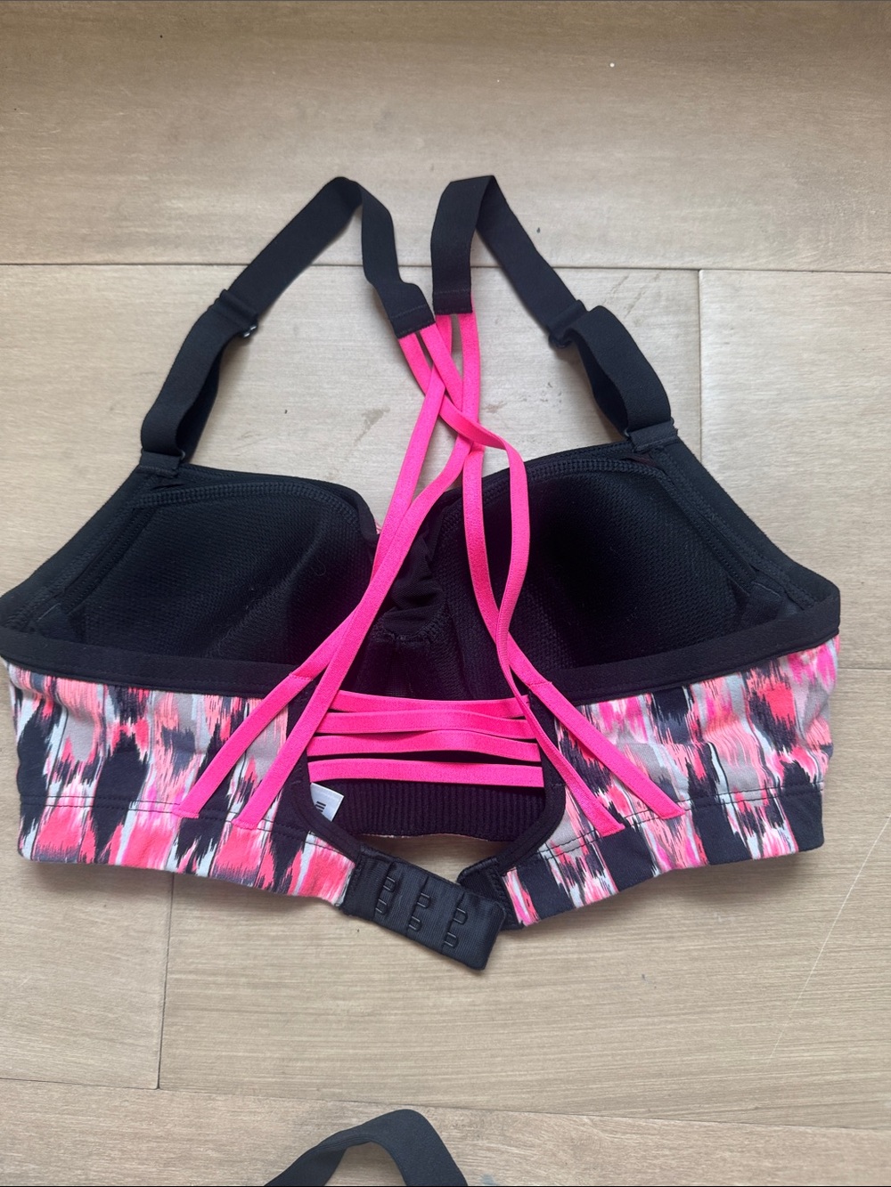 Lot of 6: lululemon athletica Tanks 4 built in bra, athleta bra xs, VS bra 32c - Picture 7 of 11